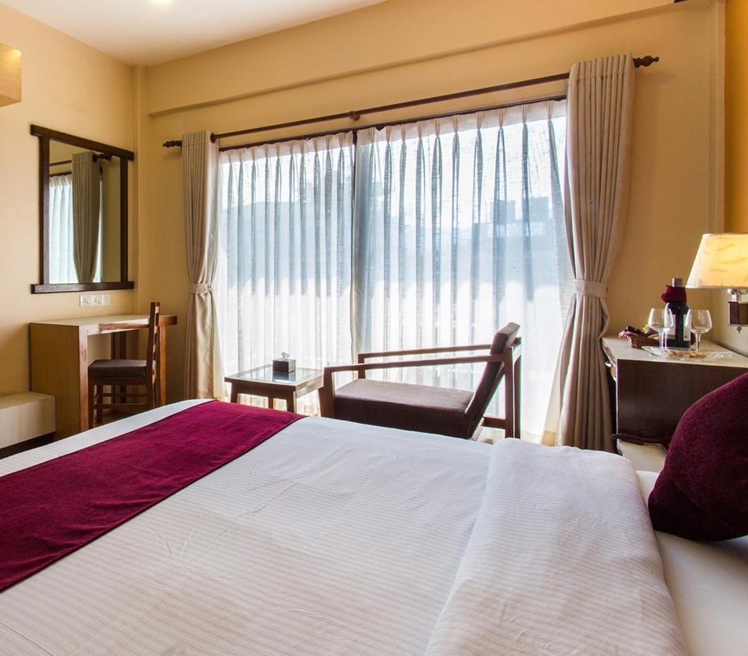 Hotel Queens Park Pokhara Exterior foto