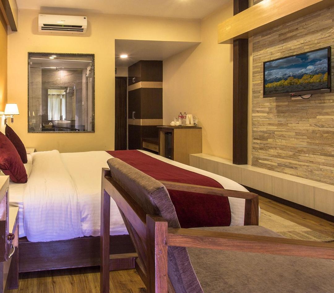 Hotel Queens Park Pokhara Exterior foto