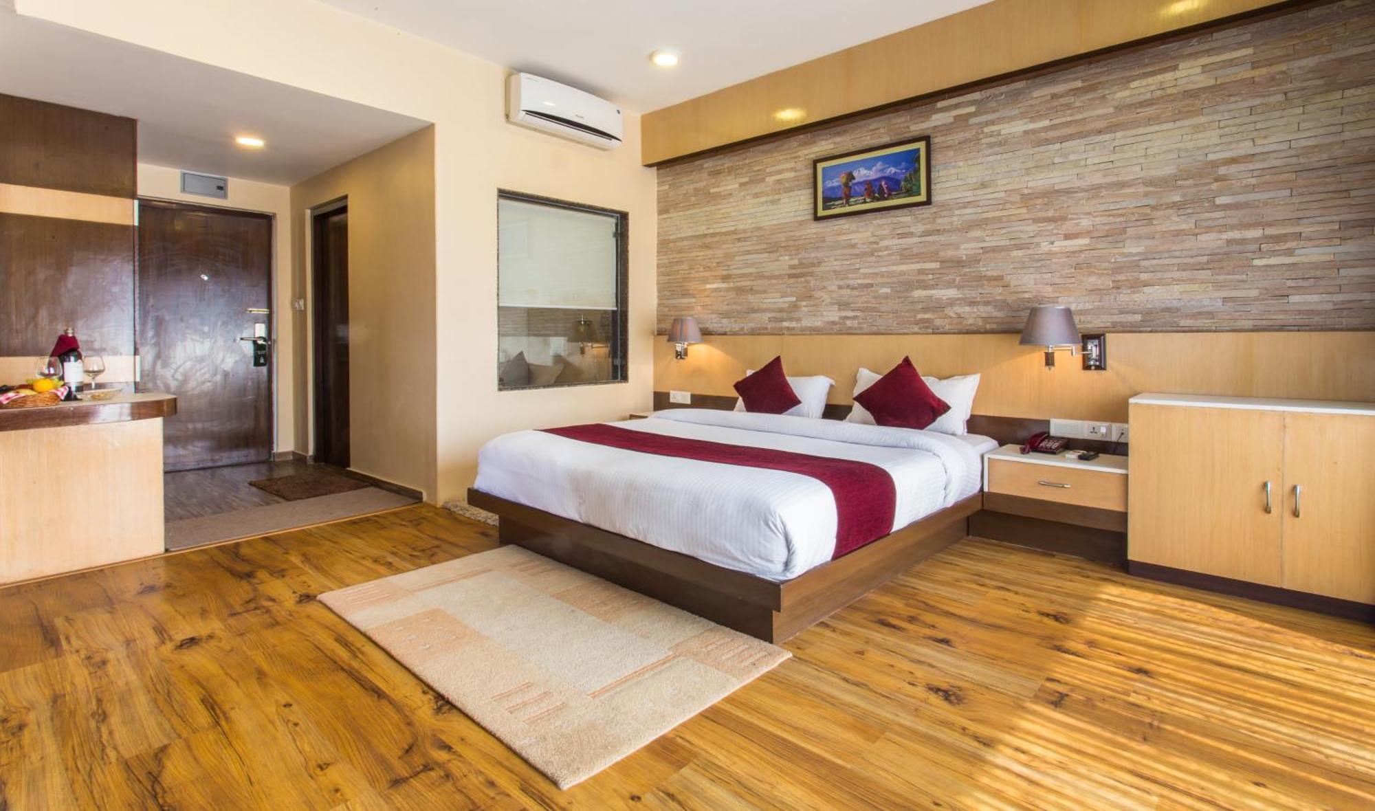 Hotel Queens Park Pokhara Exterior foto