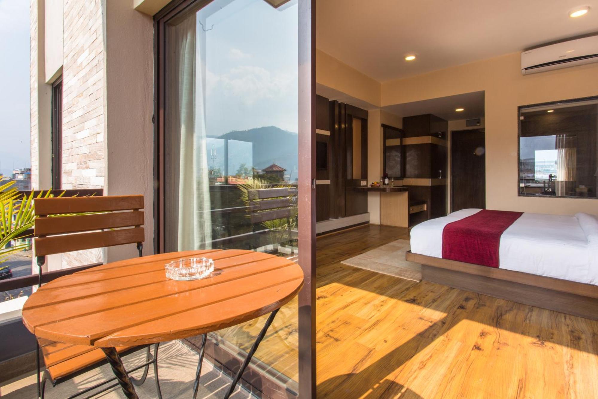 Hotel Queens Park Pokhara Exterior foto