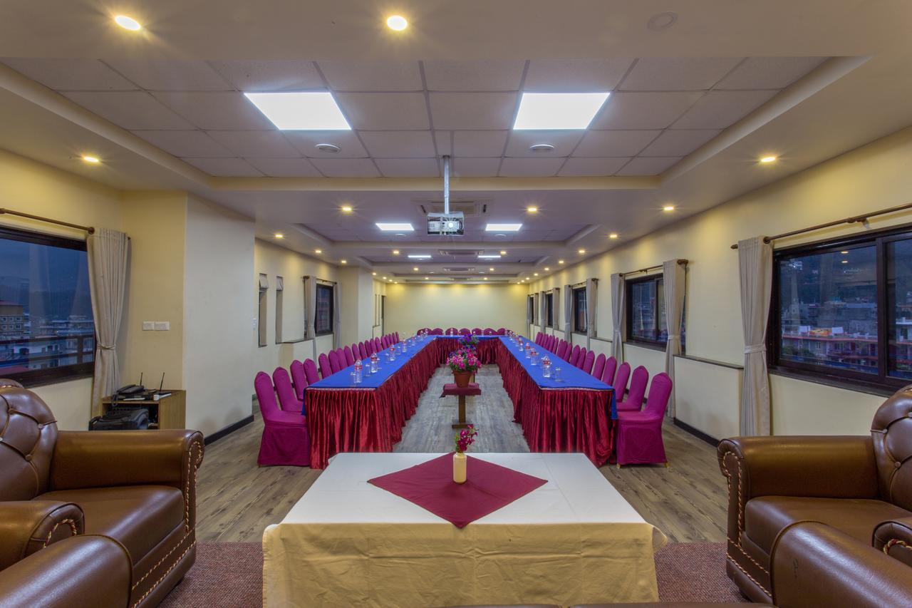 Hotel Queens Park Pokhara Exterior foto