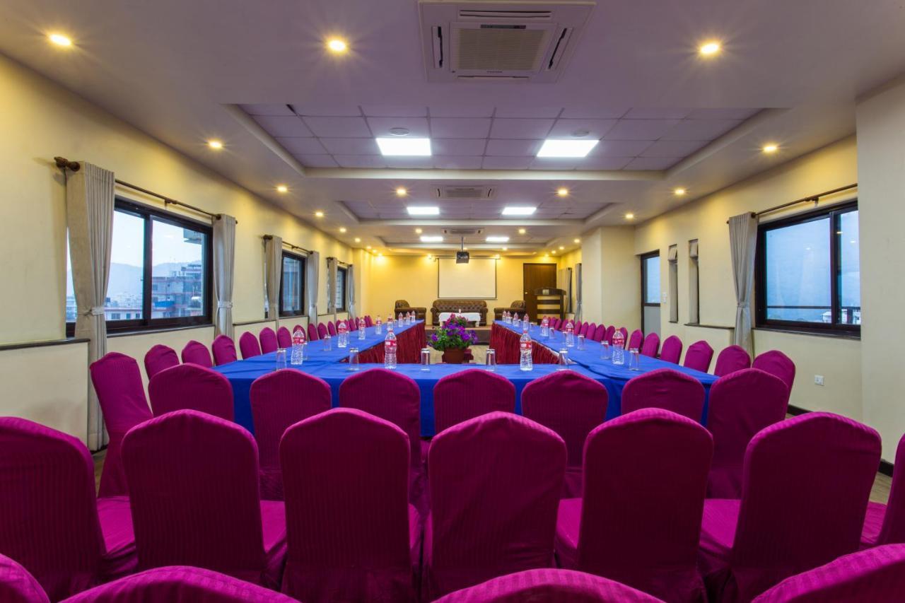 Hotel Queens Park Pokhara Exterior foto