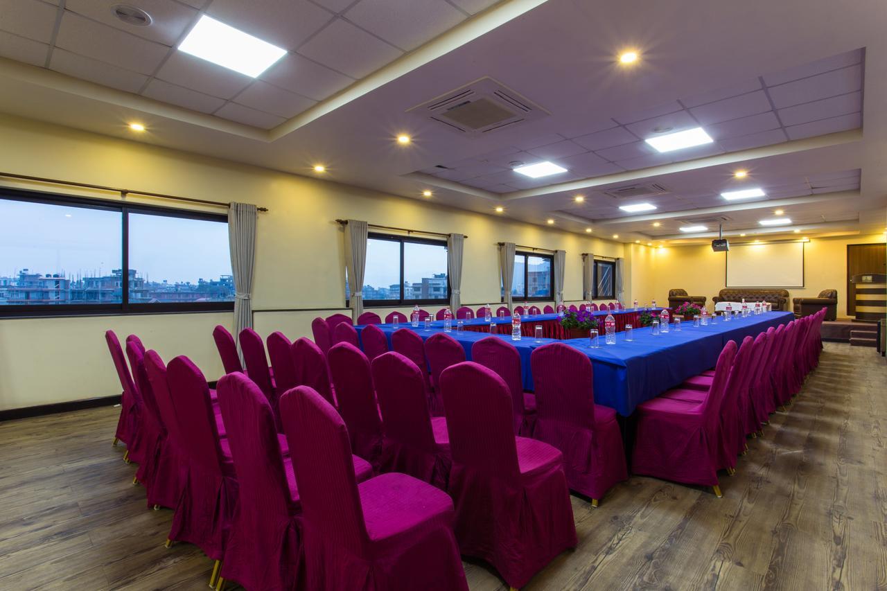 Hotel Queens Park Pokhara Exterior foto