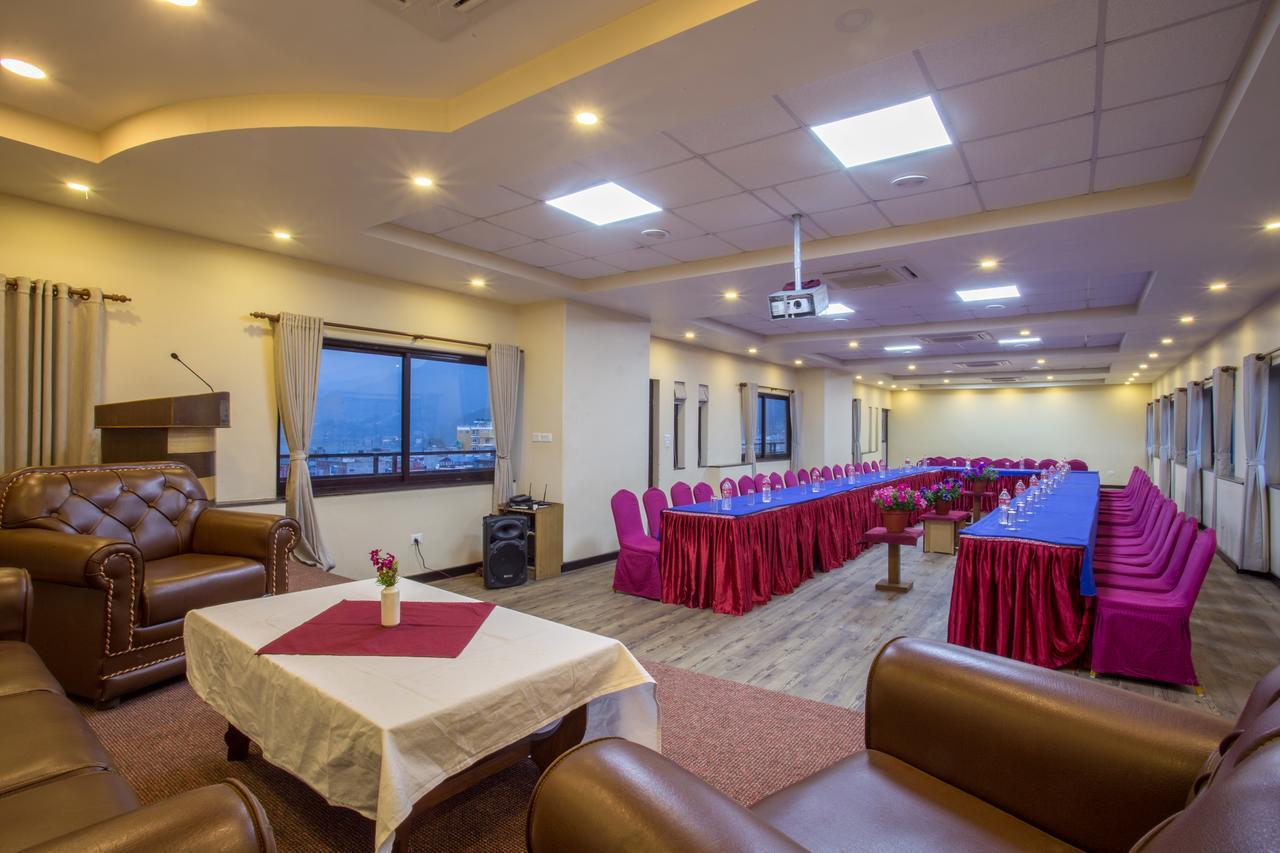 Hotel Queens Park Pokhara Exterior foto