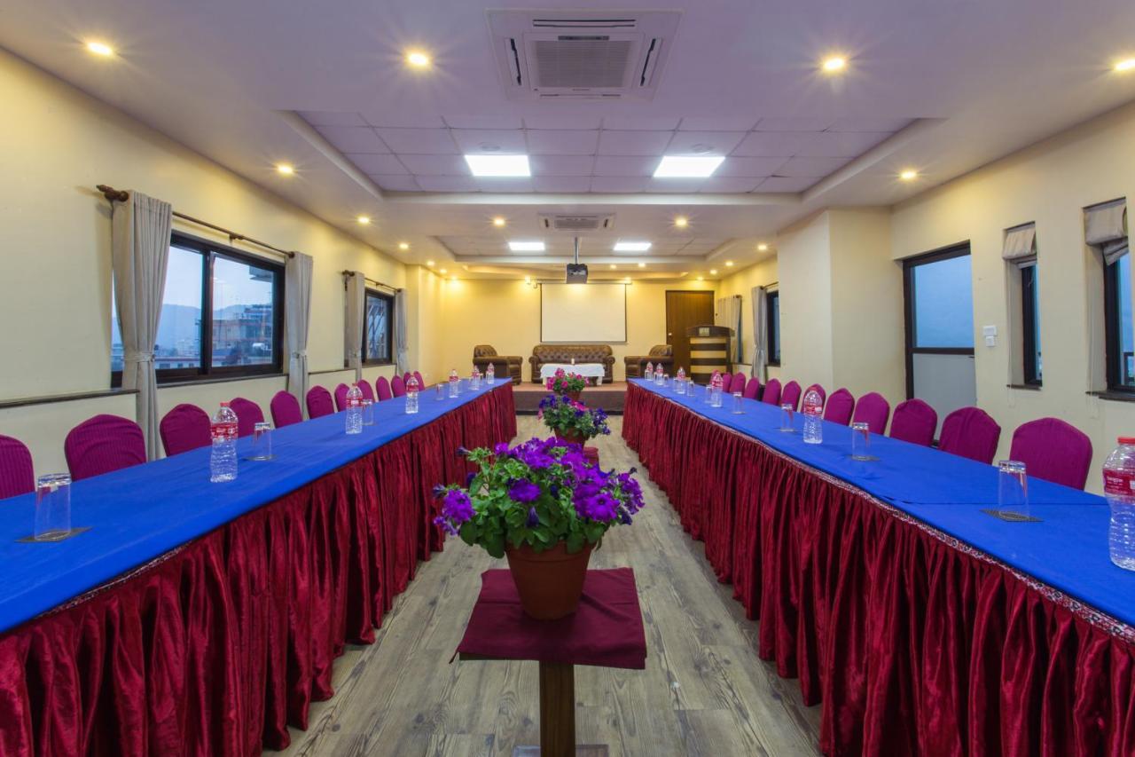 Hotel Queens Park Pokhara Exterior foto