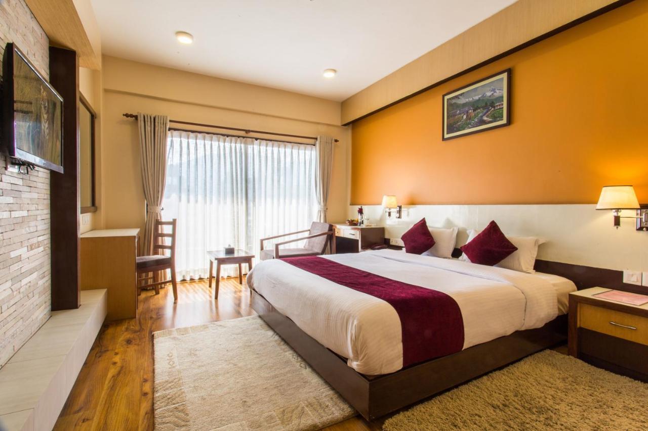 Hotel Queens Park Pokhara Exterior foto