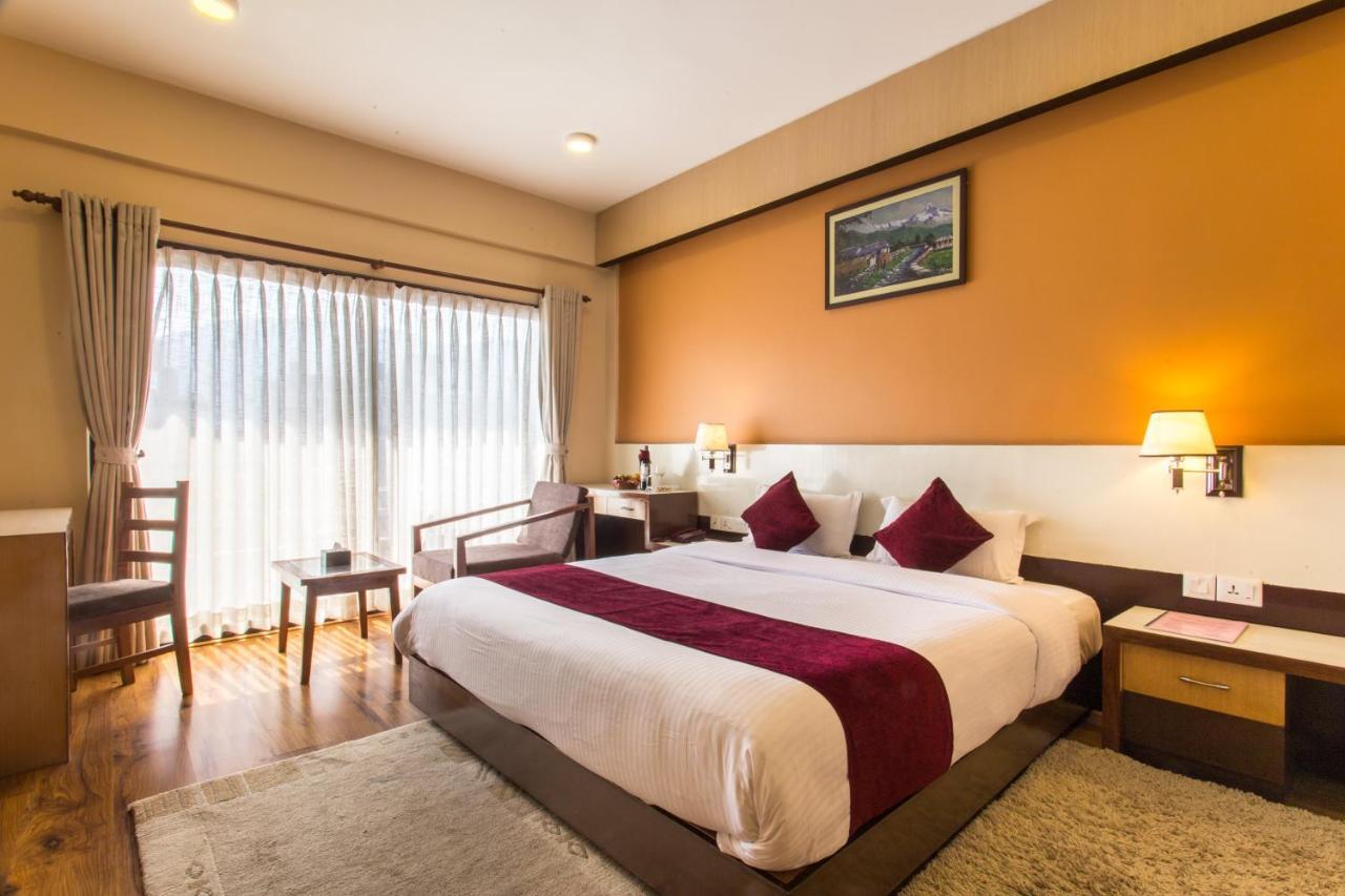 Hotel Queens Park Pokhara Exterior foto