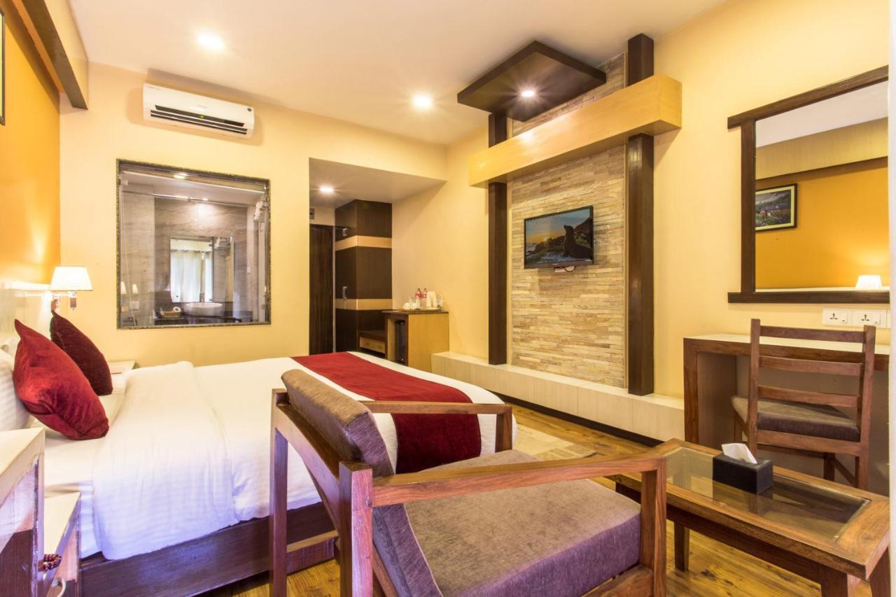 Hotel Queens Park Pokhara Exterior foto