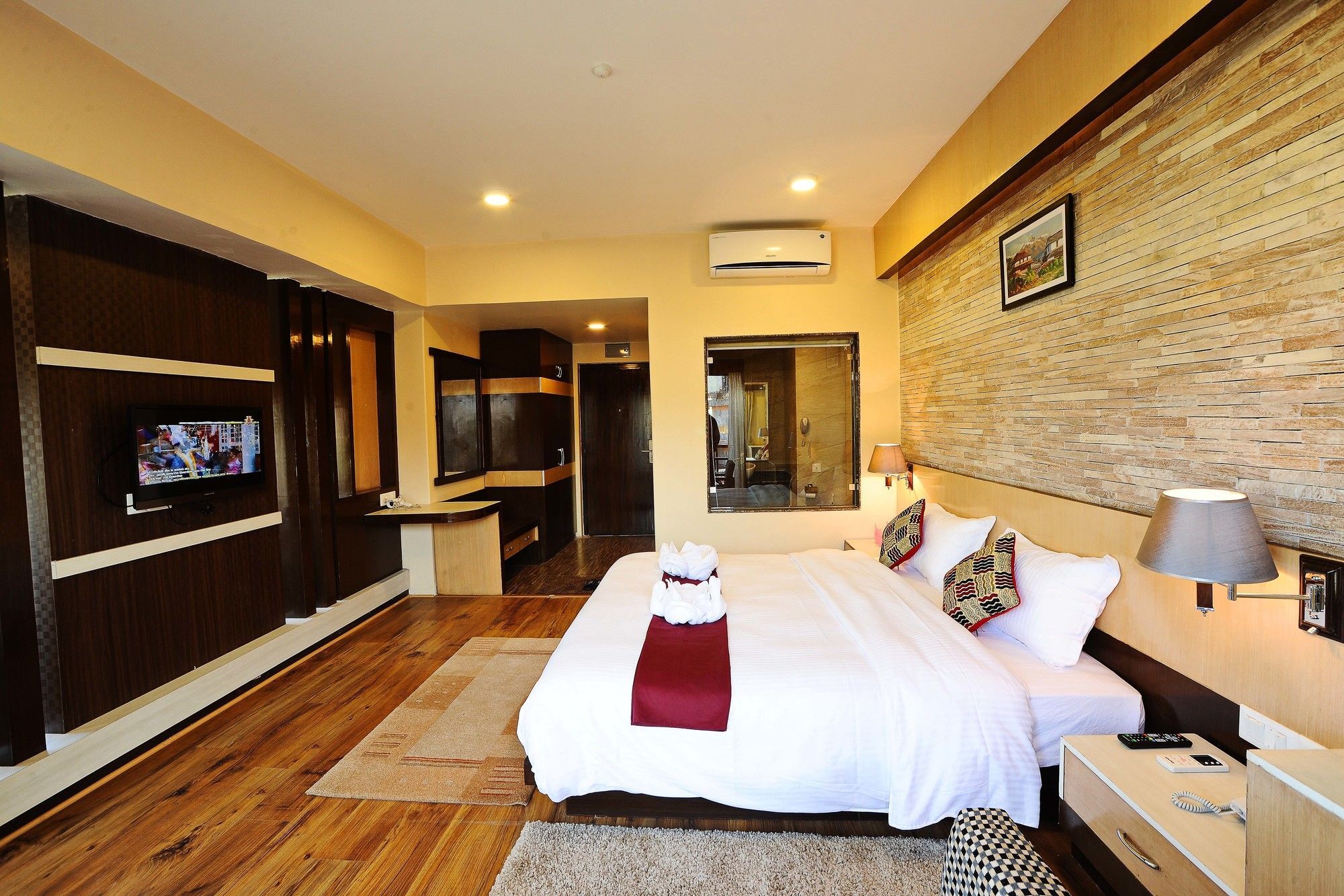 Hotel Queens Park Pokhara Exterior foto