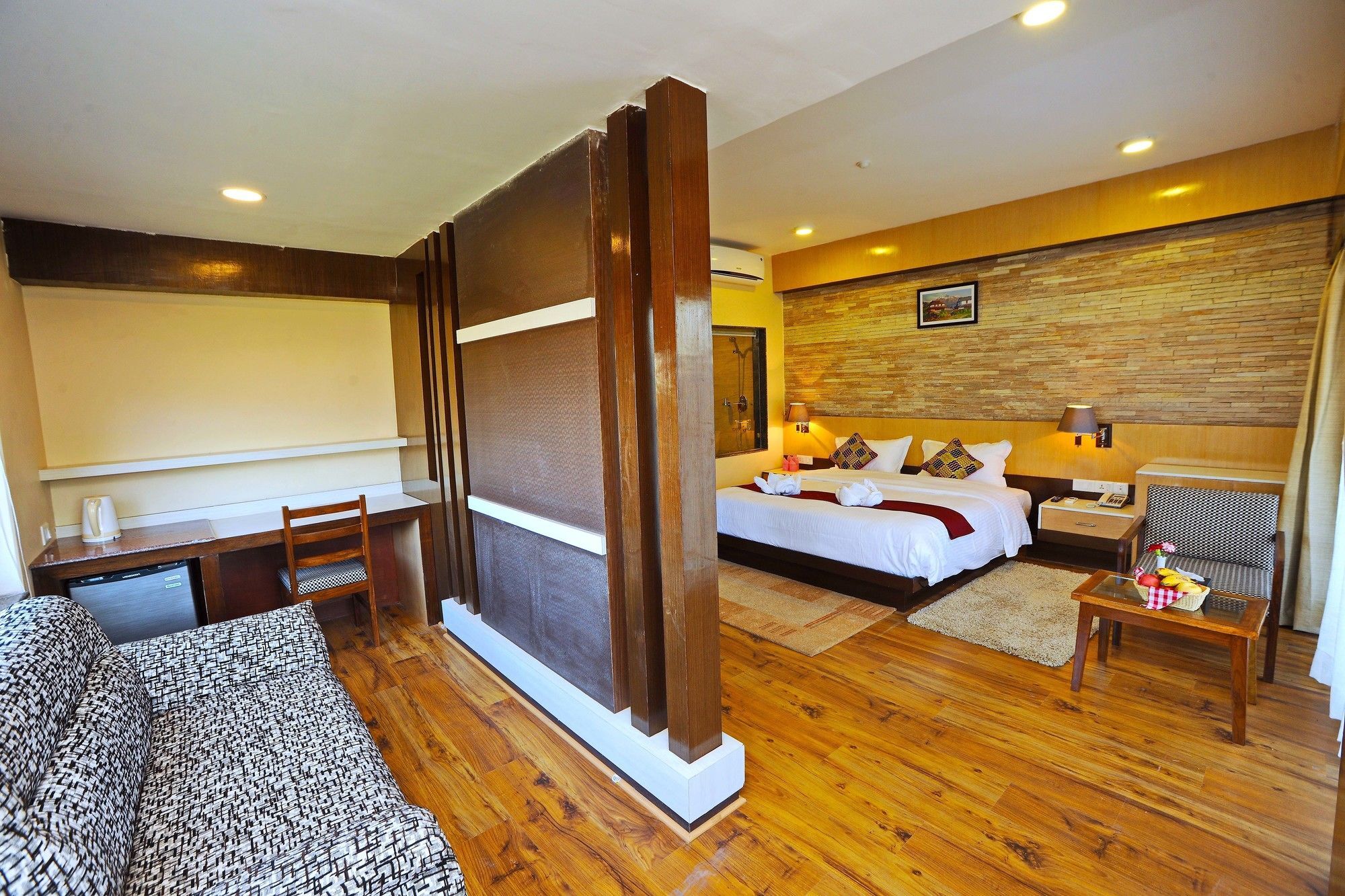 Hotel Queens Park Pokhara Exterior foto