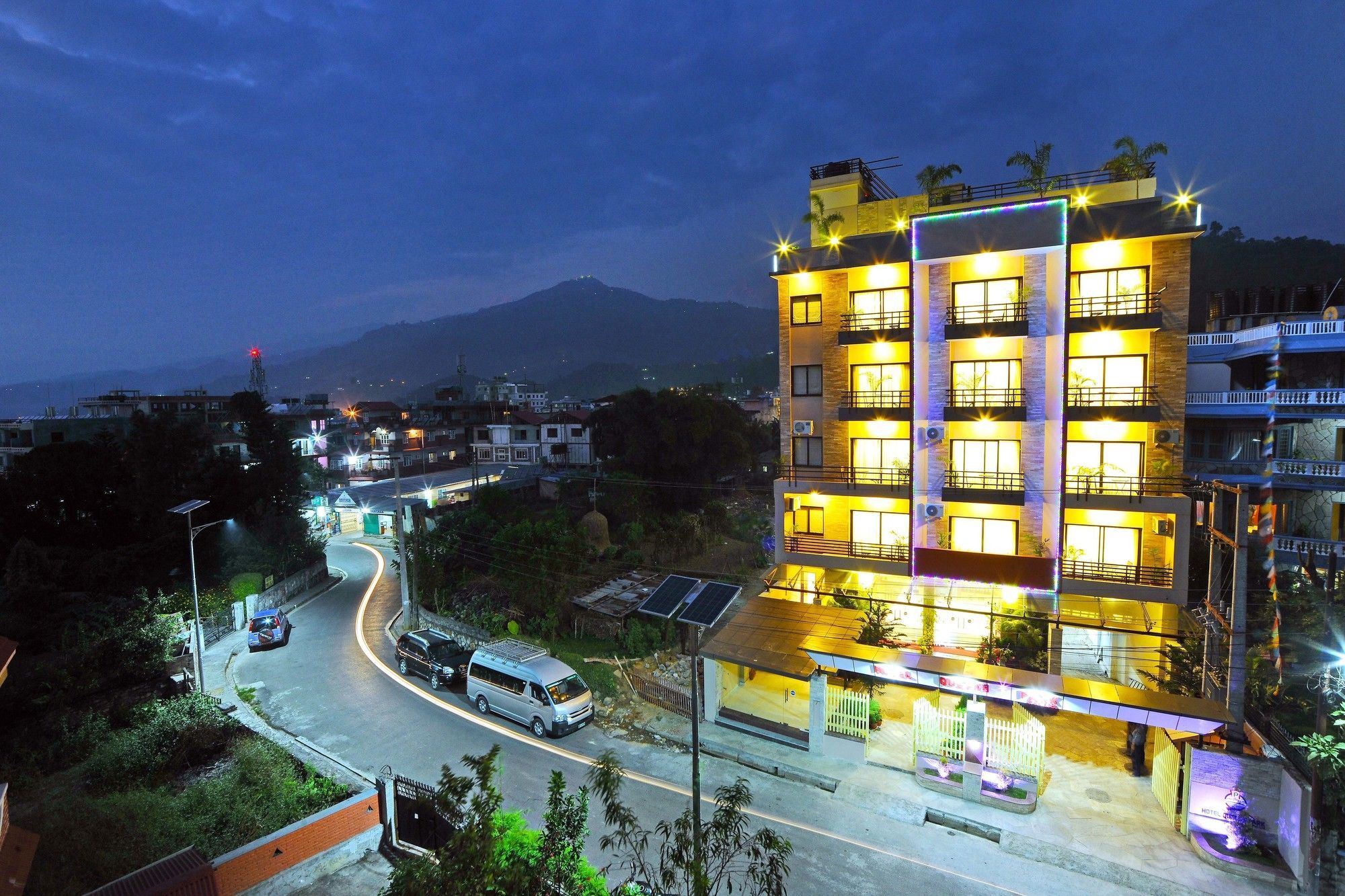 Hotel Queens Park Pokhara Exterior foto