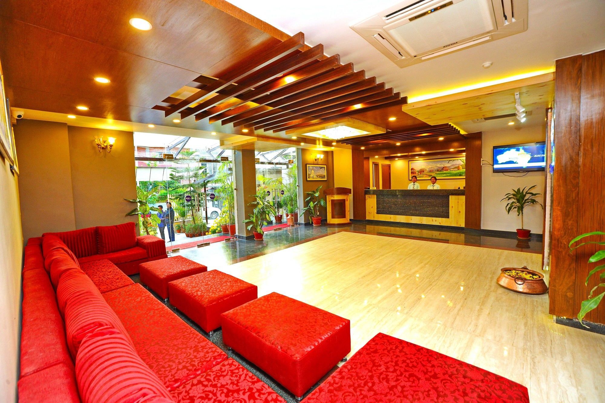 Hotel Queens Park Pokhara Exterior foto