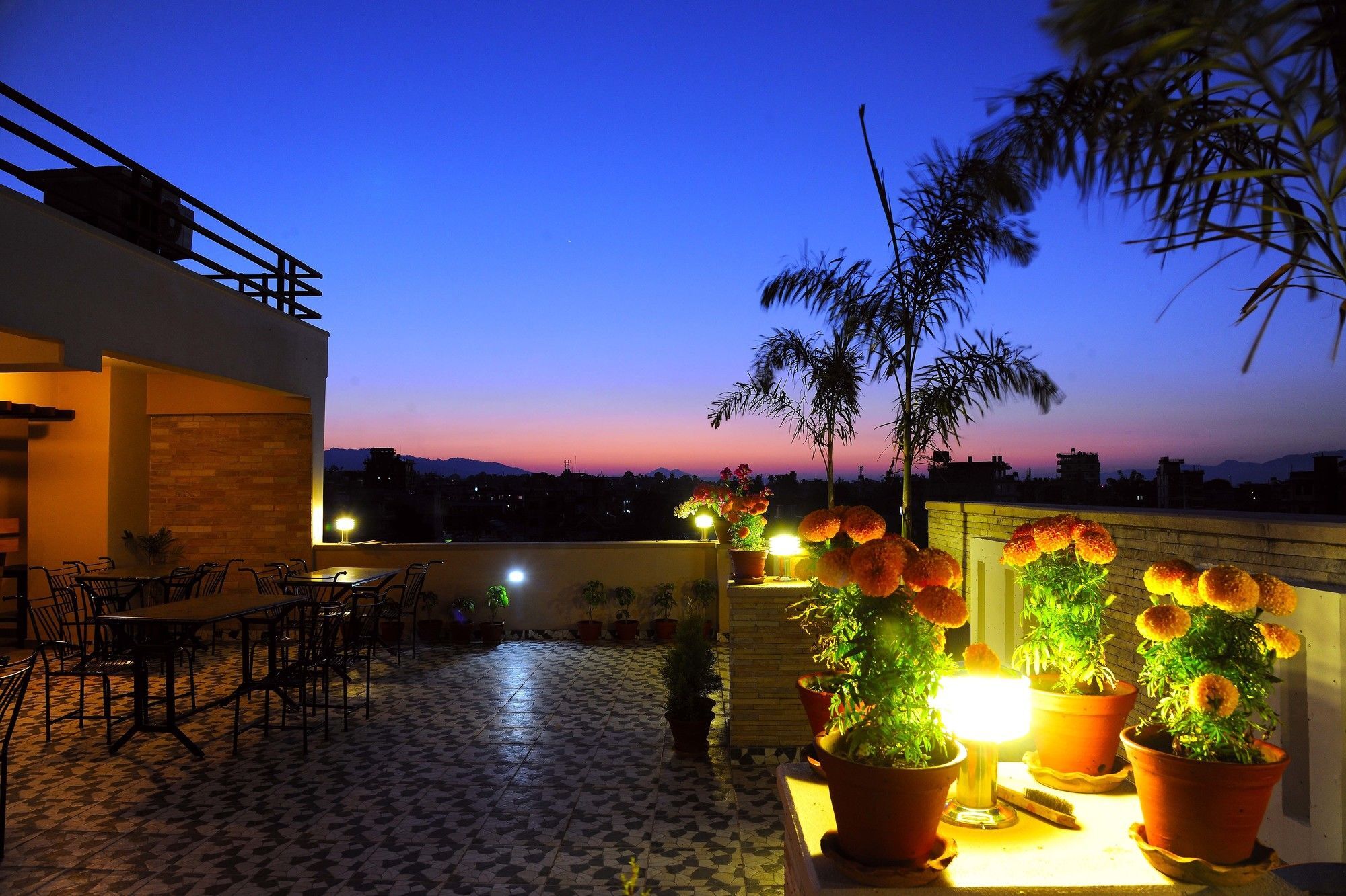 Hotel Queens Park Pokhara Exterior foto