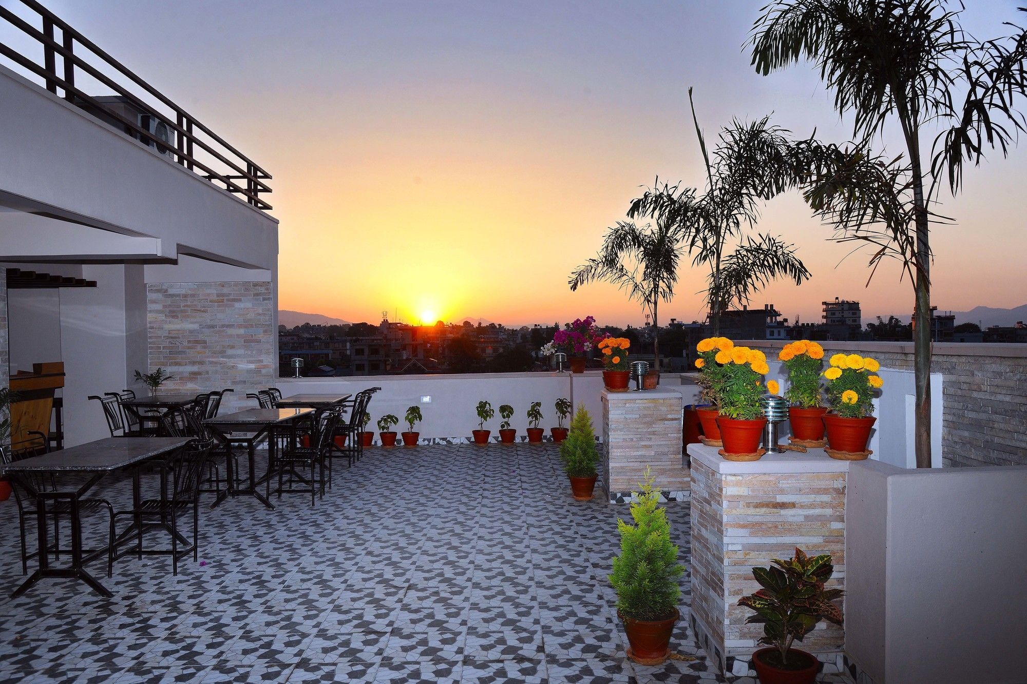 Hotel Queens Park Pokhara Exterior foto